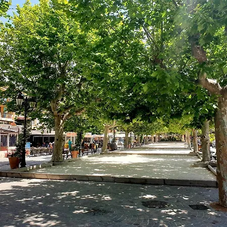 Renove Avec Terrasse Et Jardin, Proche Commerces, Parking Prive - - Fr-1-251-583
