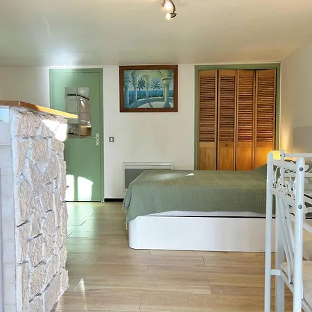 Renove Avec Terrasse Et Jardin, Proche Commerces, Parking Prive - - Fr-1-251-583